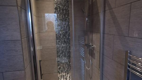 17a058_doncaster-bathroom-fitters-bathrooms-in-doncaster-shower-rooms-in-doncaster-wetr Shower rooms and walk-in showers fitted across Doncaster