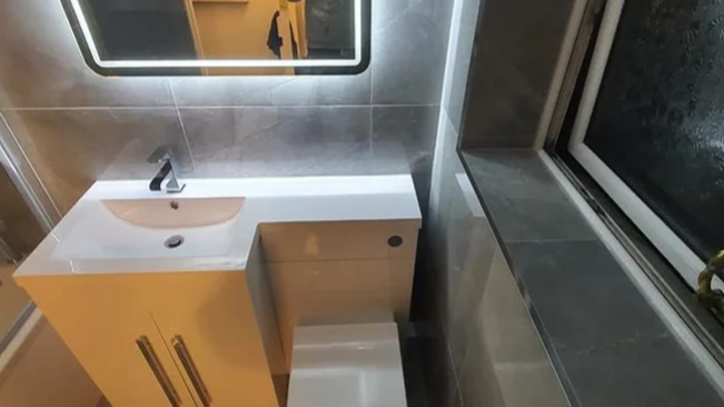 wooden-vanity-white-basin-mirror